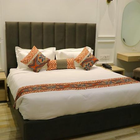 Elegance Regency Hotel Khanna  Exterior foto